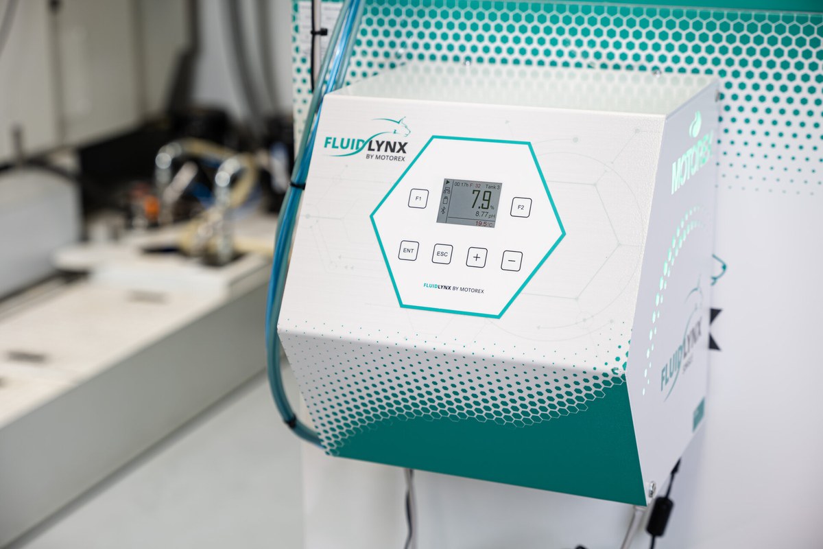 The control panel of MOTOREX FluidLynx in a machining shop